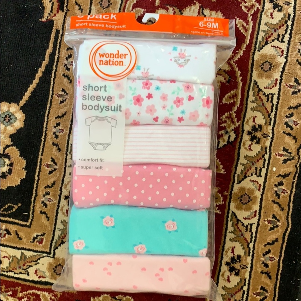 New  6 pack of short sleeve bodysuits 6 month